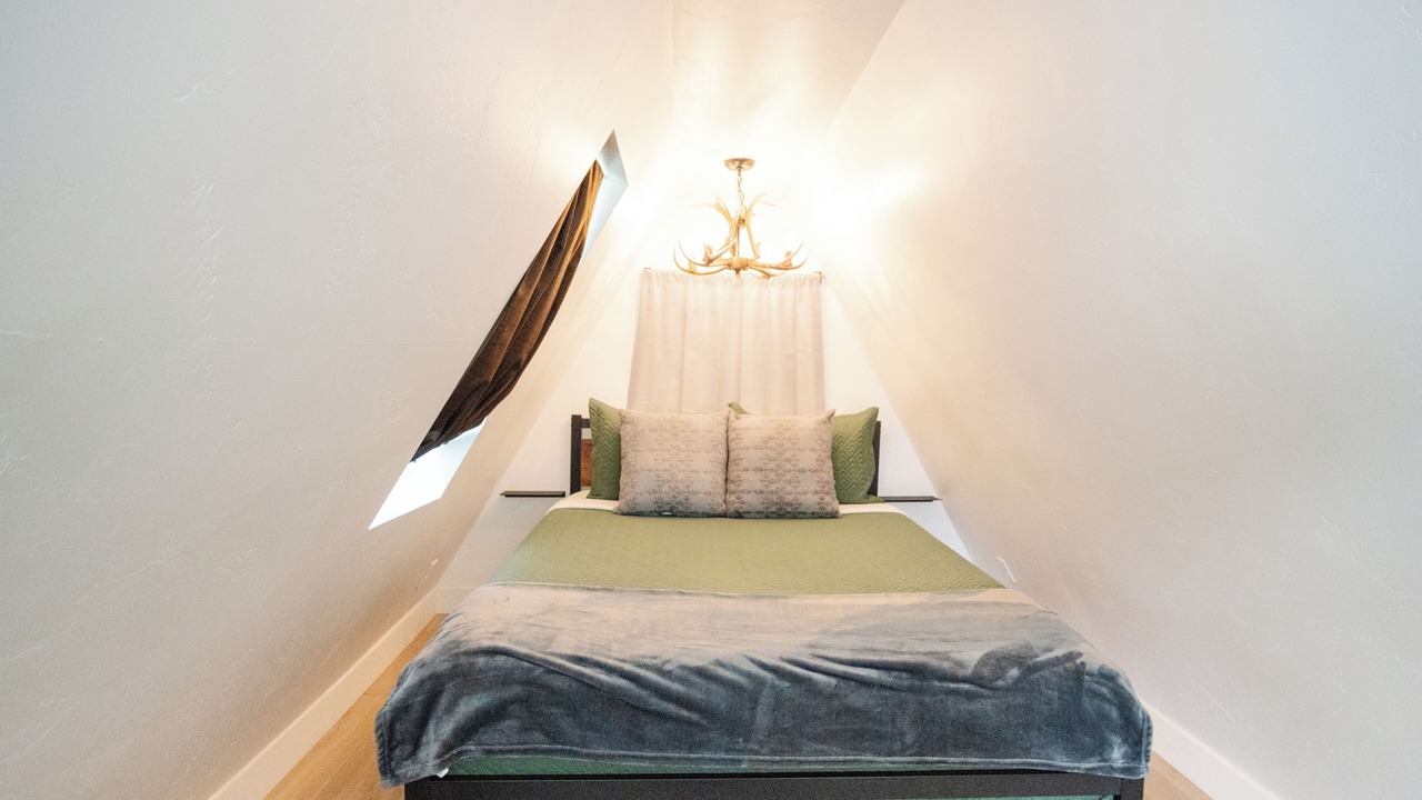 Photo of Bedroom in Divide