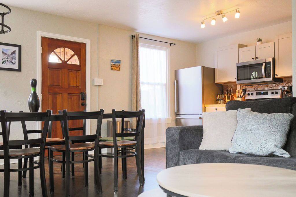 Photo of Livingroom in Canon City