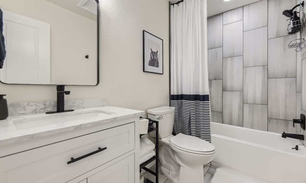 Photo of Bathroom in Shadow Mountain