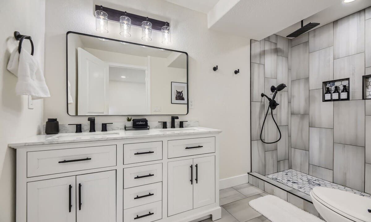 Photo of Bathroom in Shadow Mountain