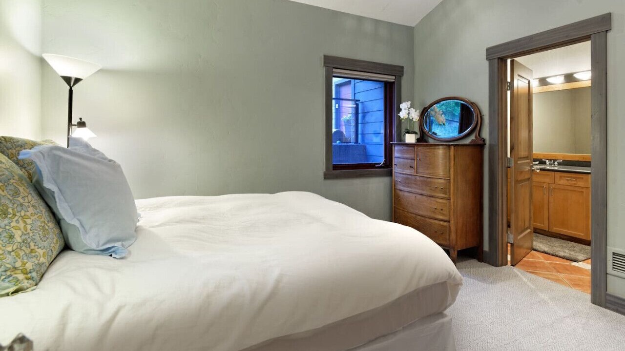 Photo of Bedroom in Basalt