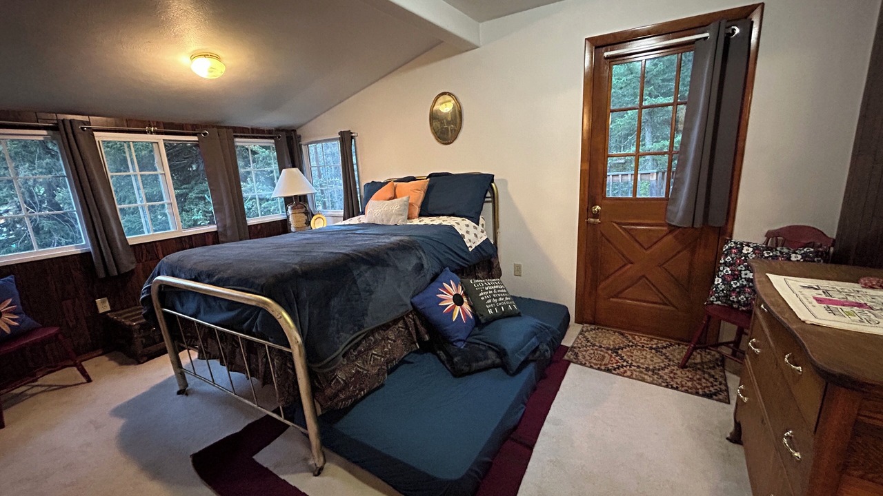 Photo of Bedroom in Pinecliffe
