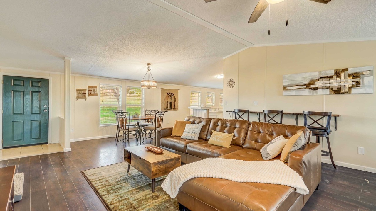 Photo of Livingroom in Peyton