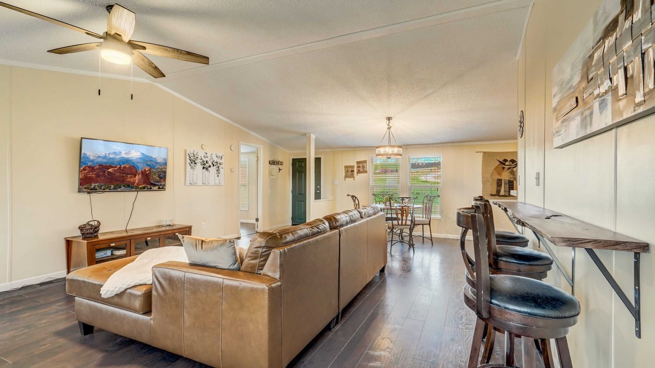 Photo of Livingroom in Peyton