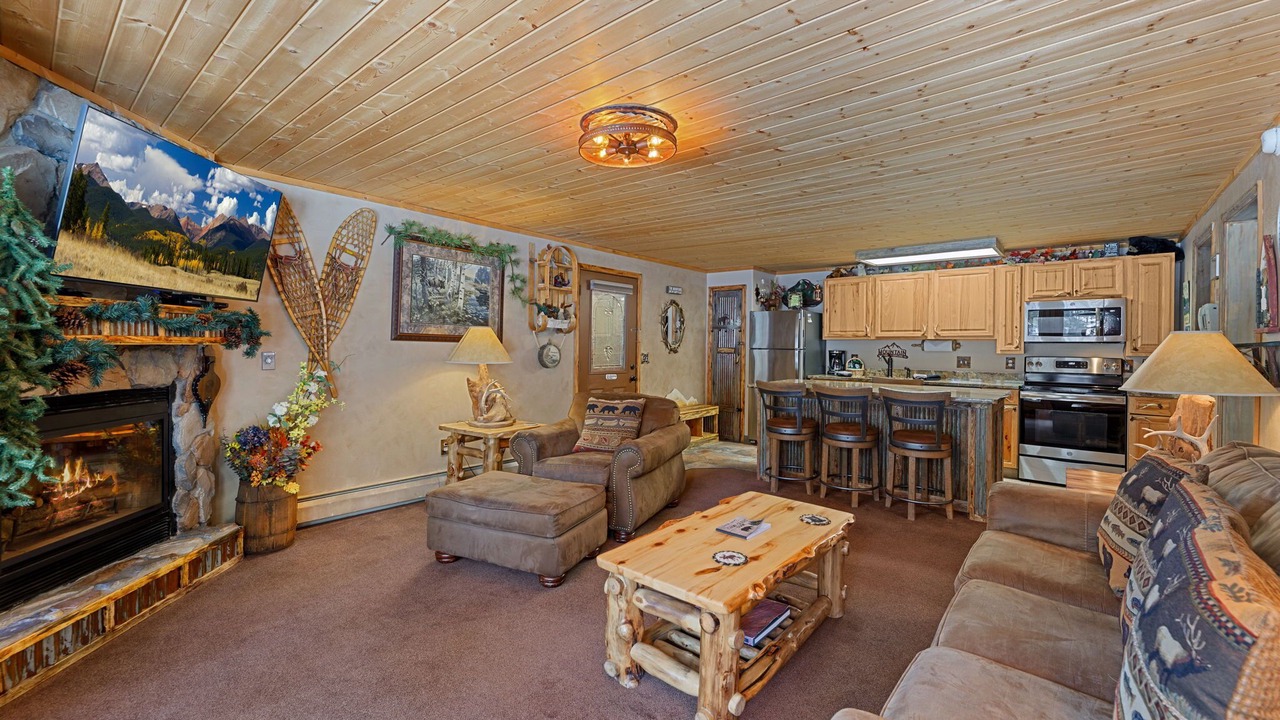Photo of Livingroom in Fall River Estates