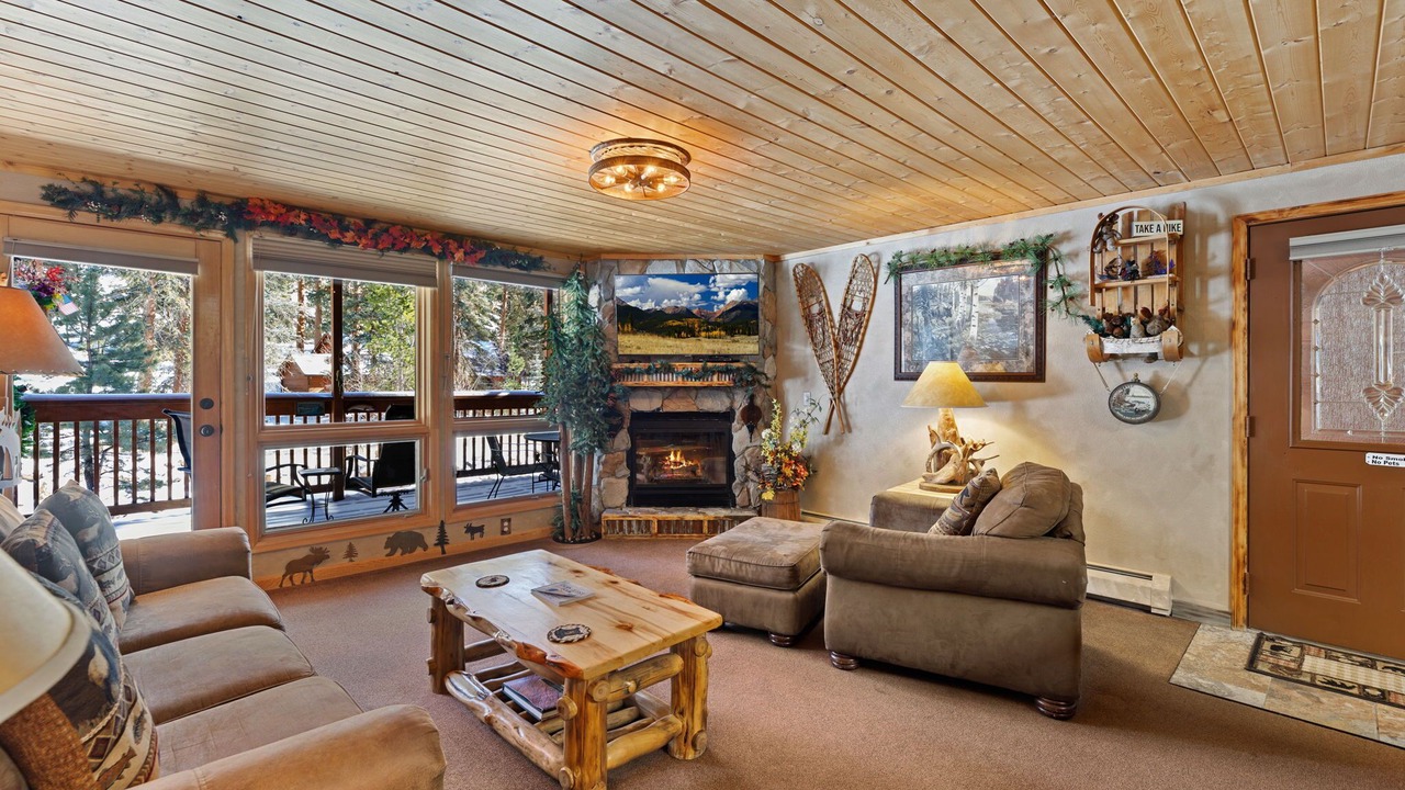 Photo of Livingroom in Fall River Estates