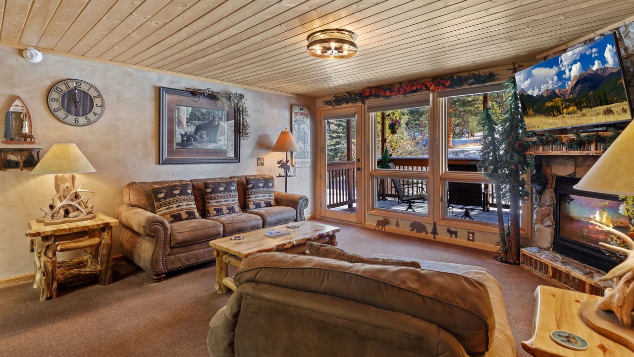 Photo of Livingroom in Fall River Estates