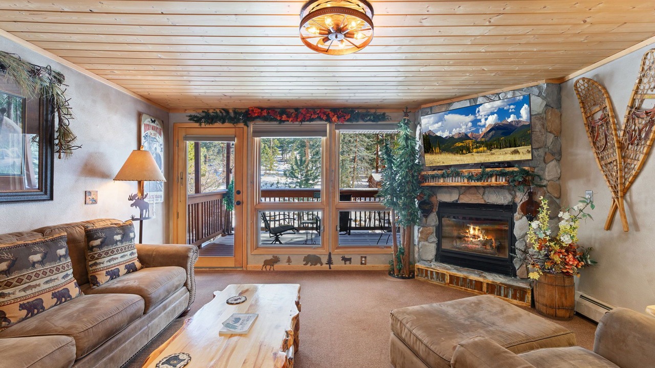 Photo of Livingroom in Fall River Estates