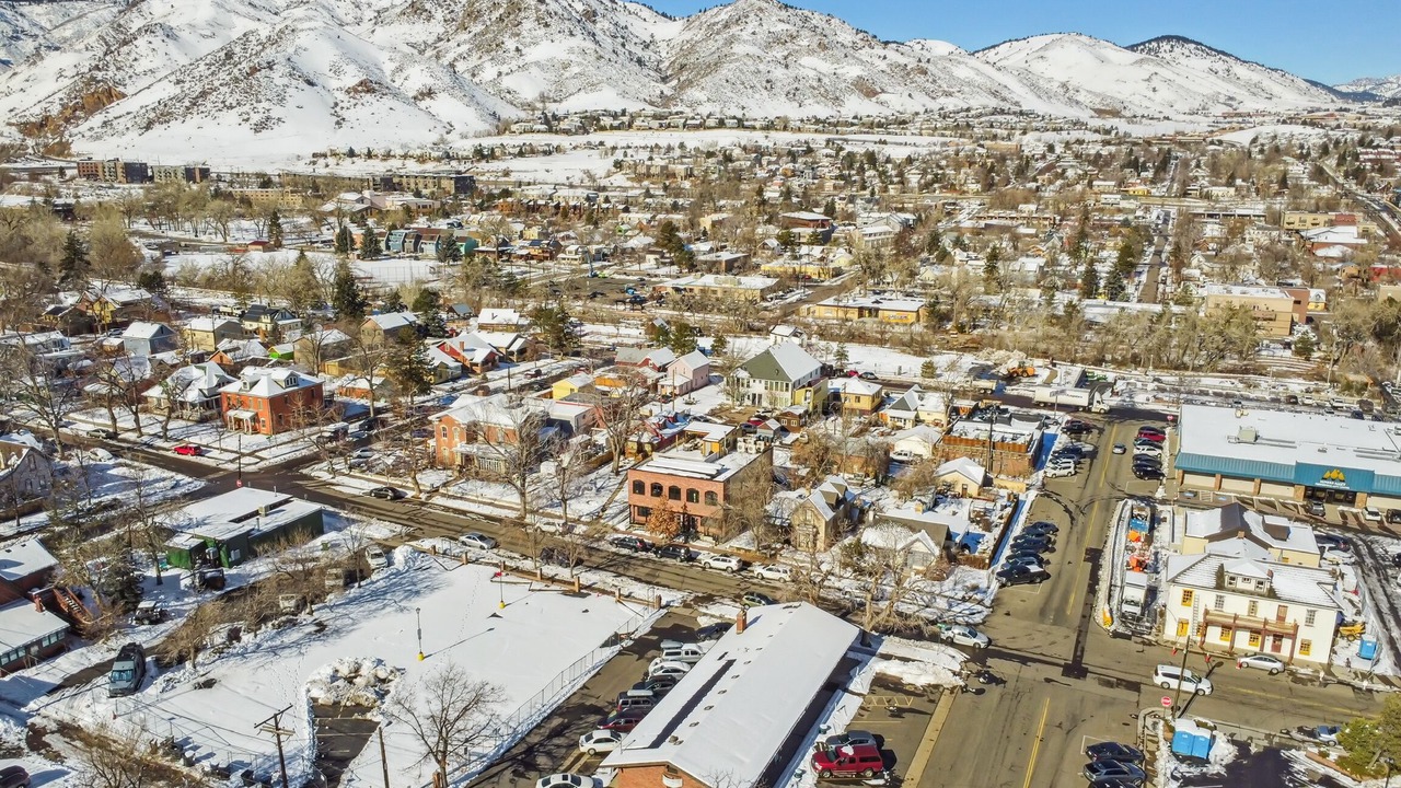 Photo of Outdoor in Golden