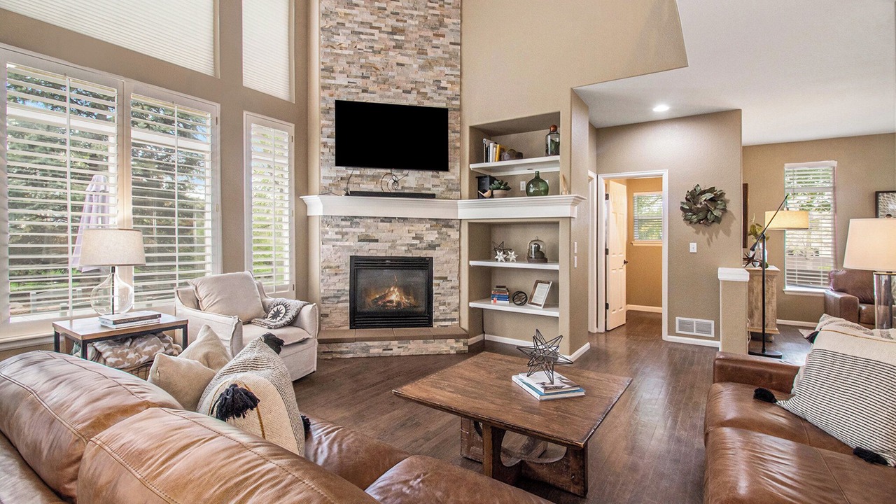 Photo of Livingroom in Ken Caryl
