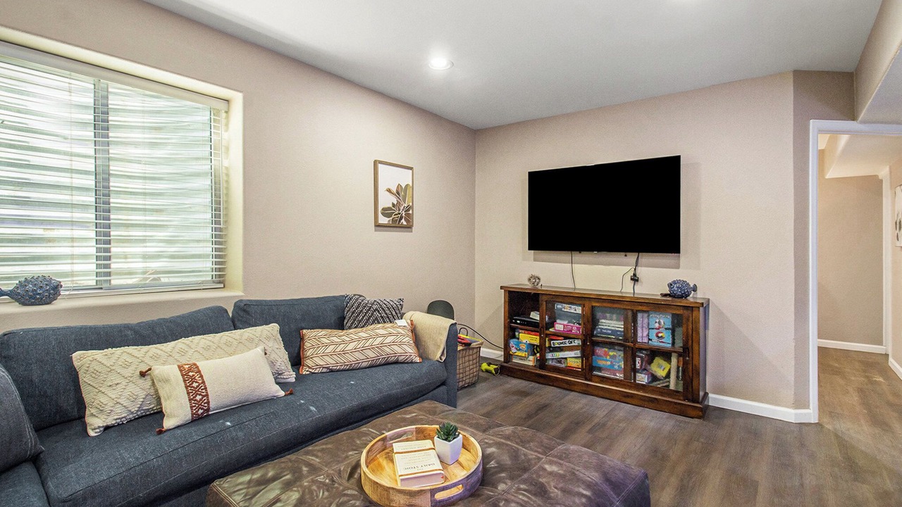 Photo of Livingroom in Ken Caryl