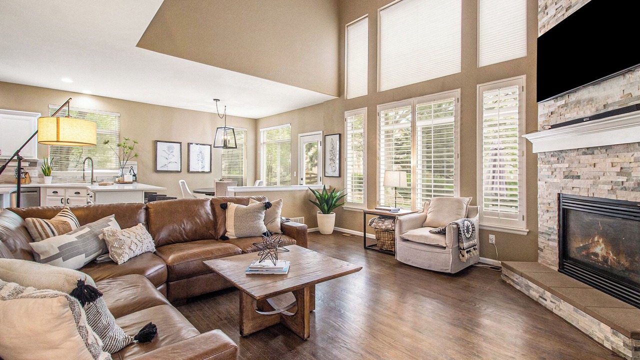 Photo of Livingroom in Ken Caryl