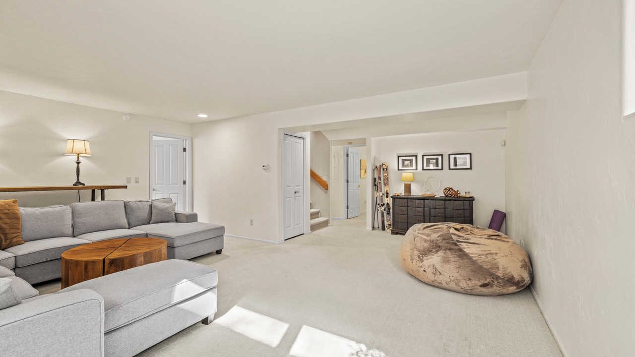 Photo of Livingroom in Broadmoor