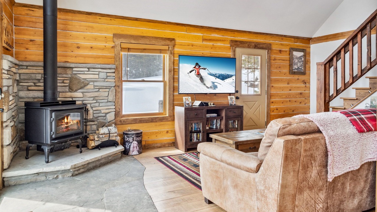 Photo of Livingroom in Quandary Village