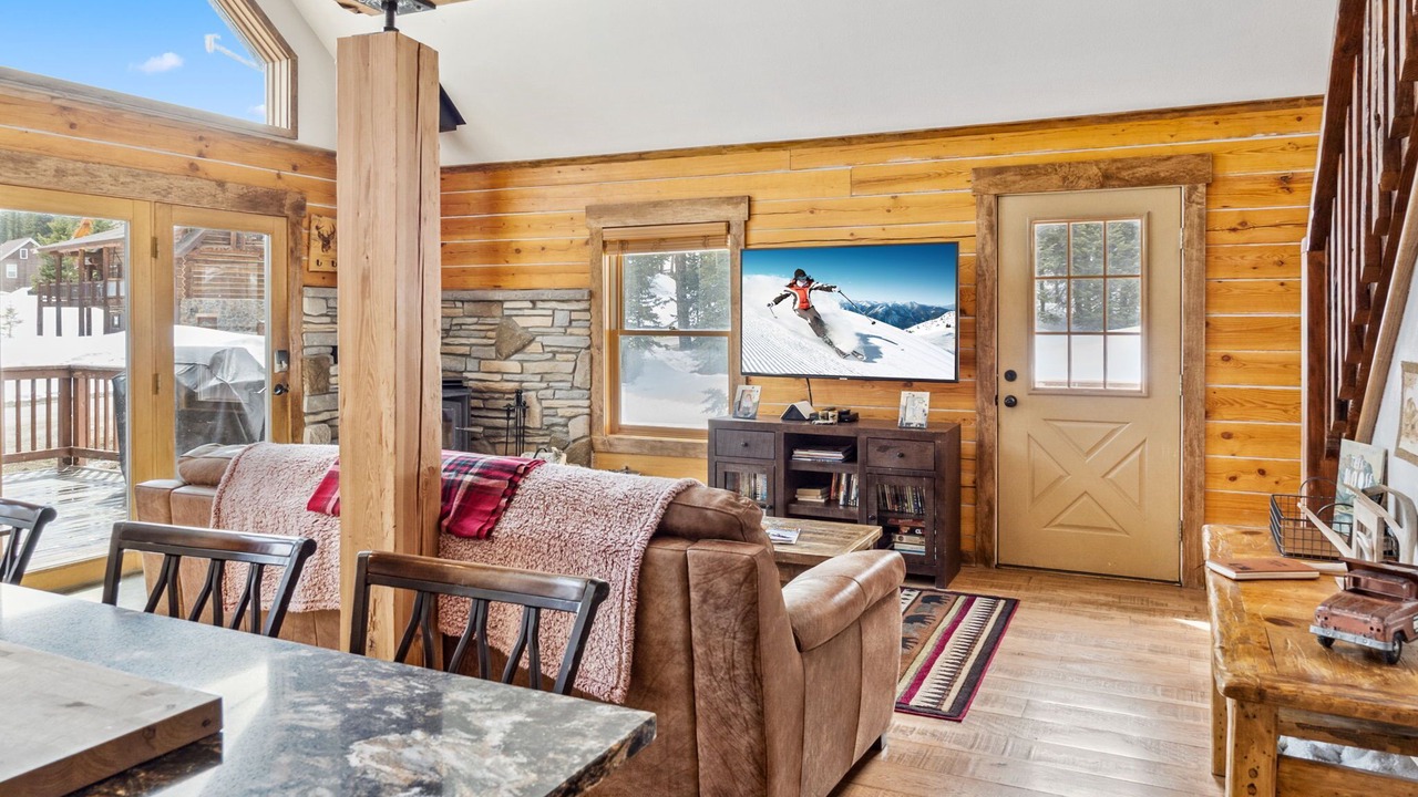 Photo of Livingroom in Quandary Village