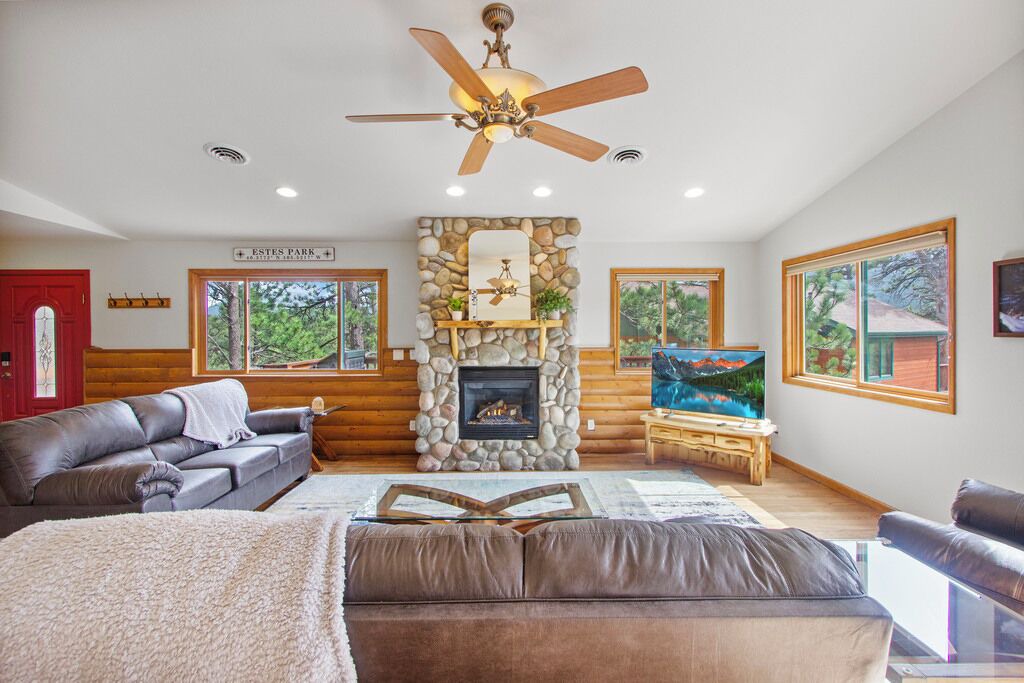 Photo of Livingroom in Stanley Hills