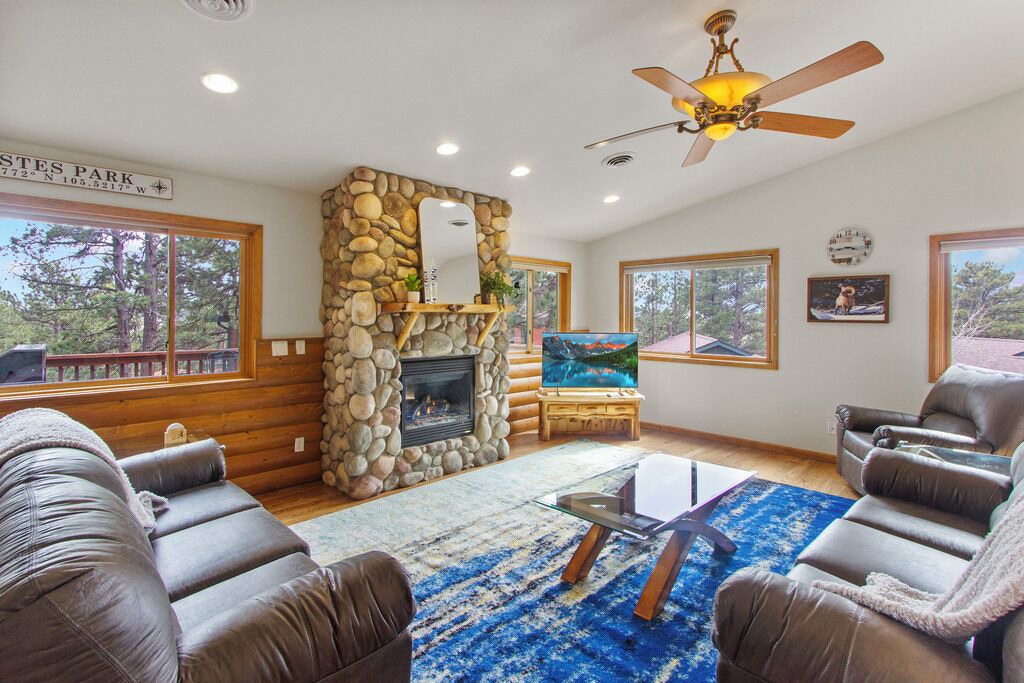 Photo of Livingroom in Stanley Hills