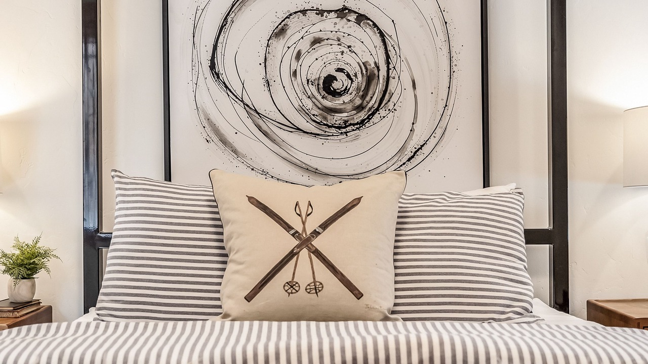 Photo of Bedroom in Peak 9