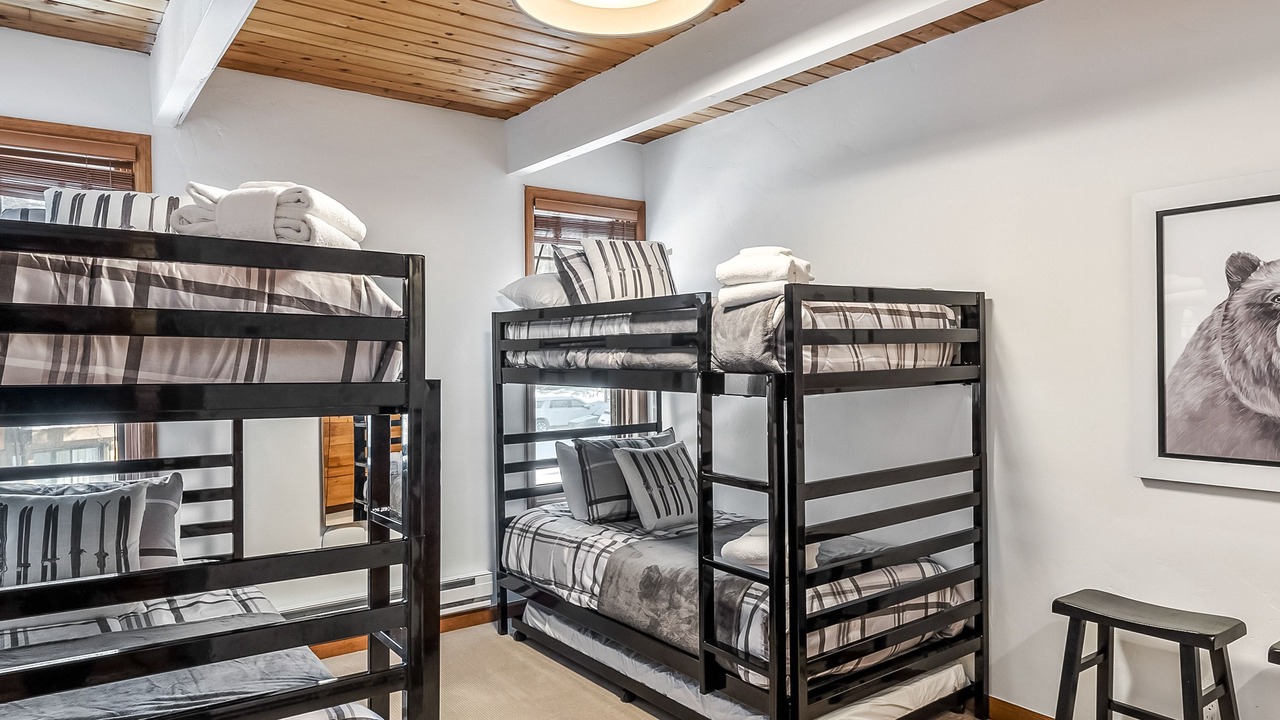 Photo of Bedroom in Peak 9