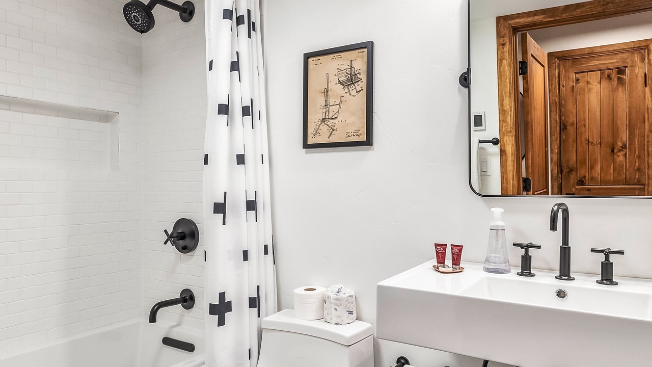 Photo of Bathroom in Peak 9