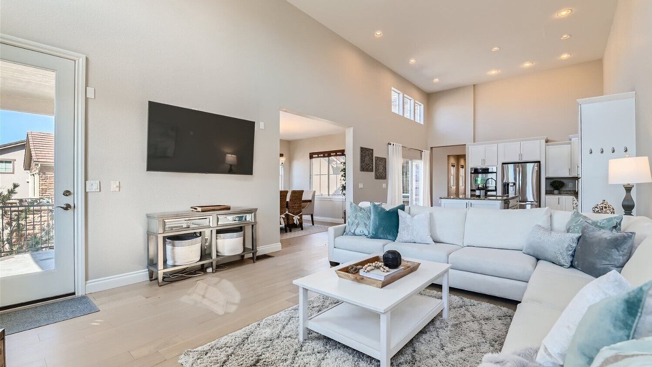 Photo of Livingroom in North Central Westminster