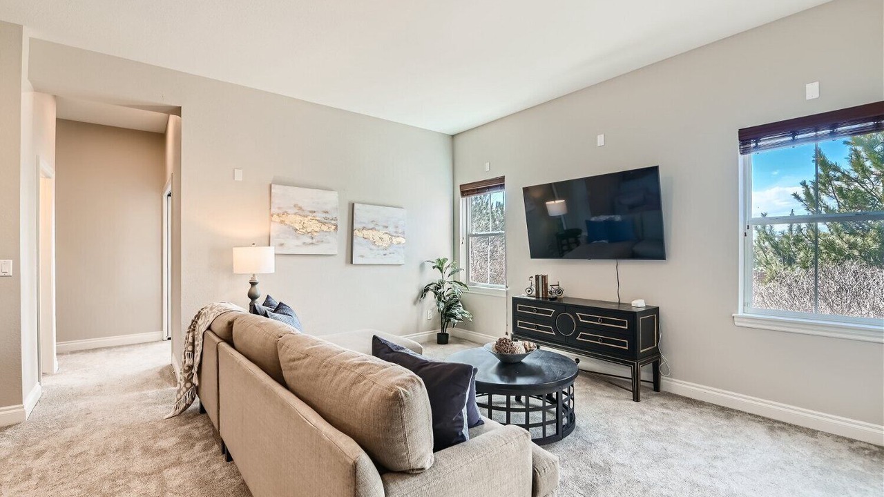 Photo of Livingroom in North Central Westminster