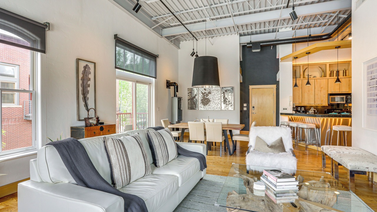 Photo of Livingroom in Eagle