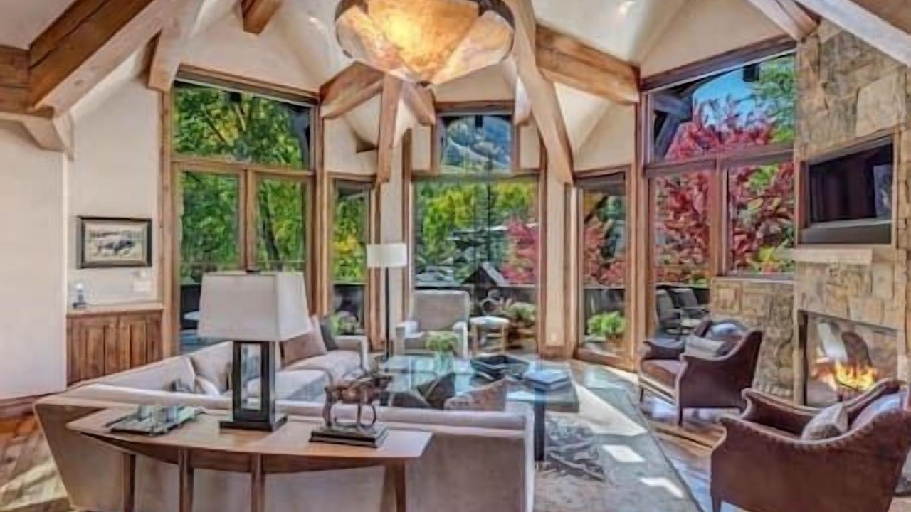 Photo of Livingroom in Downtown