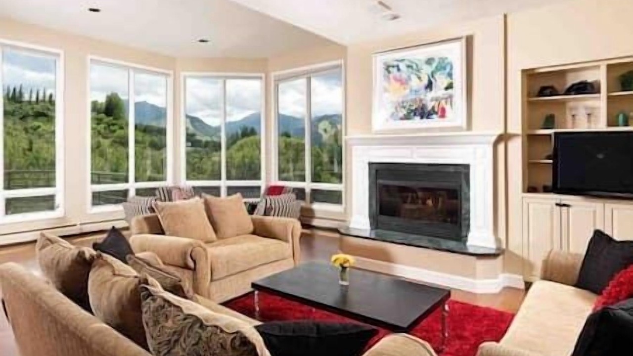Photo of Livingroom in Red Mountain