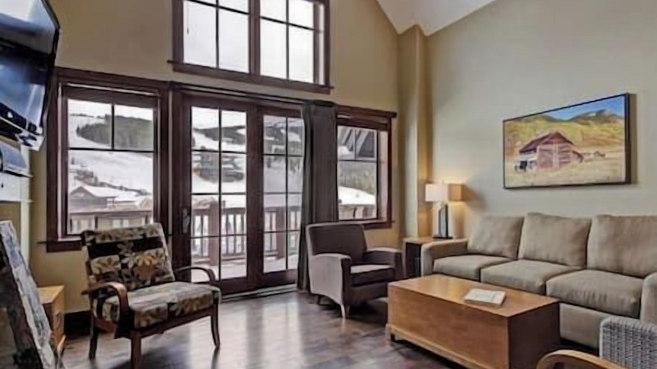 Photo of Bedroom in Peak 8