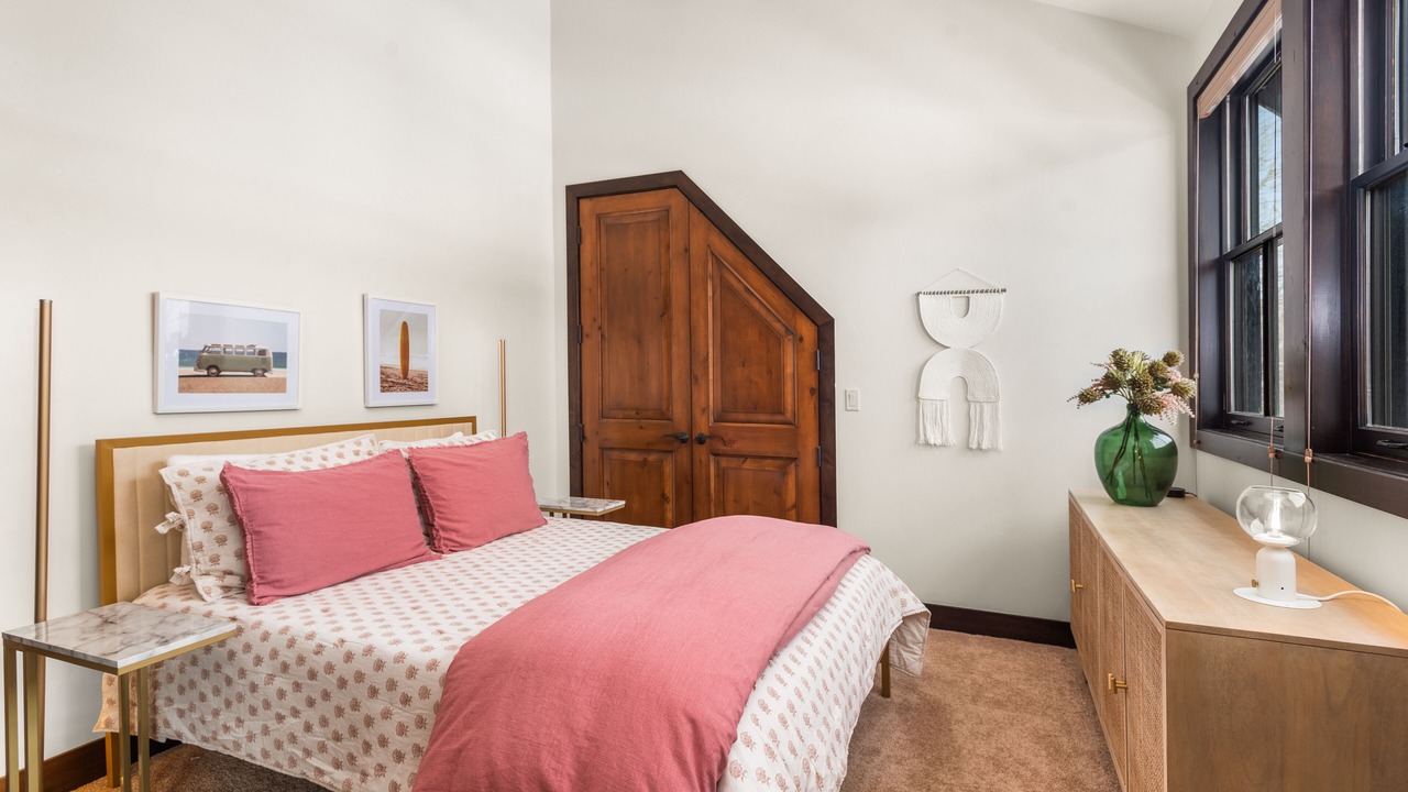 Photo of Bedroom in Basalt