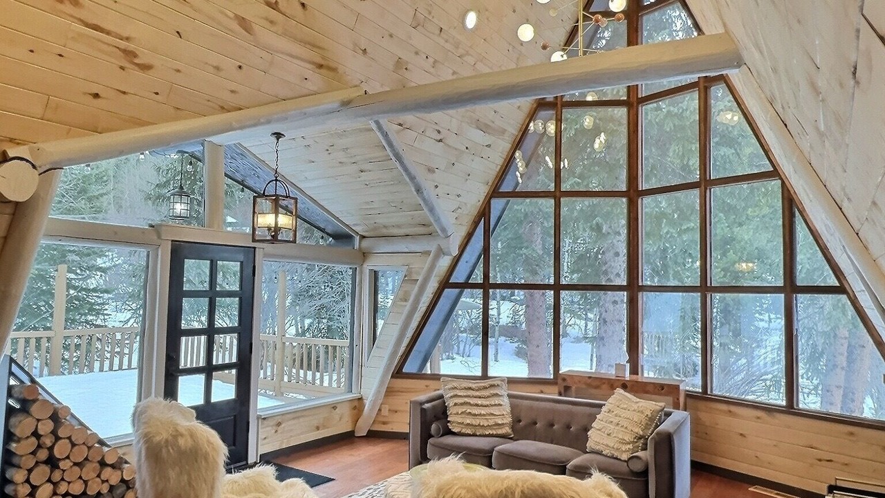 Photo of Livingroom in Evergreen