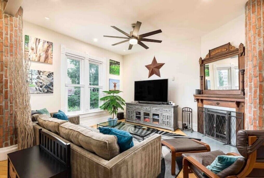 Photo of Livingroom in Five Points