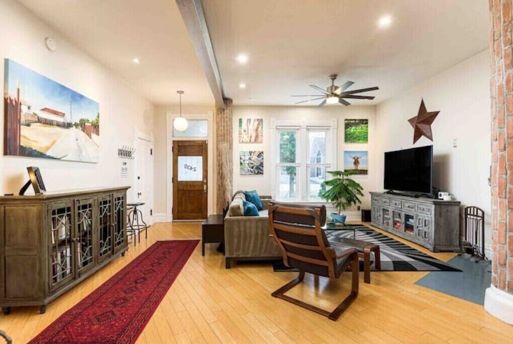 Photo of Livingroom in Five Points