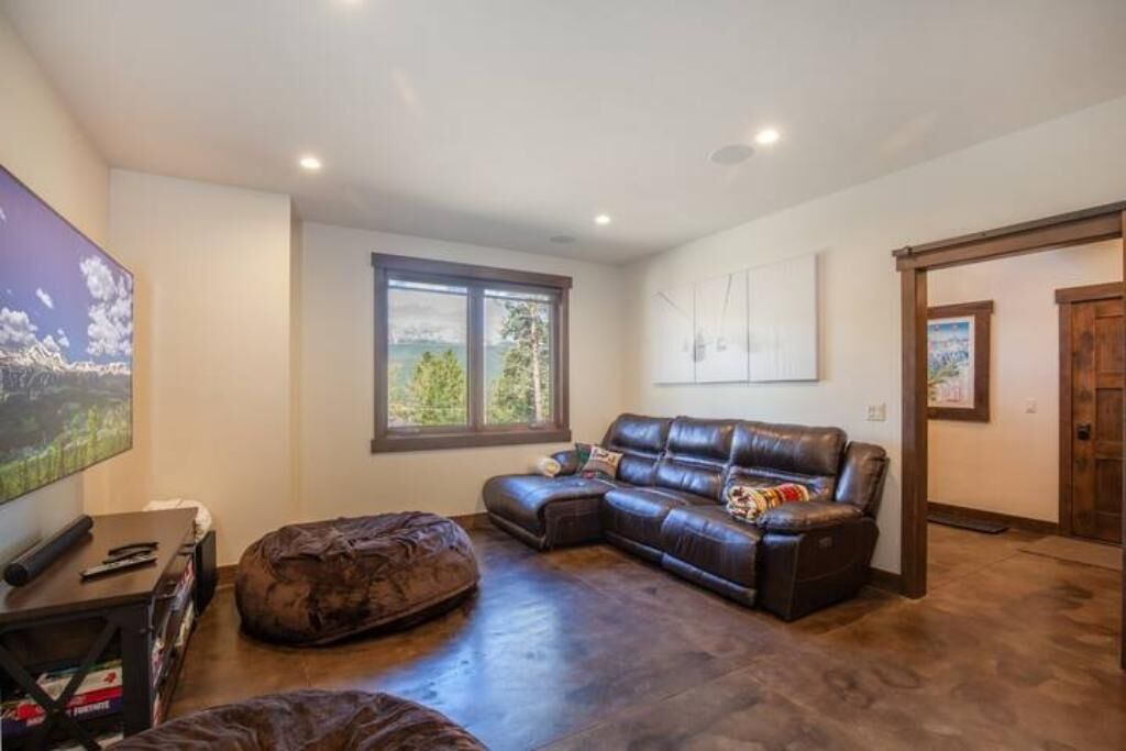 Photo of Livingroom in Forest Hills