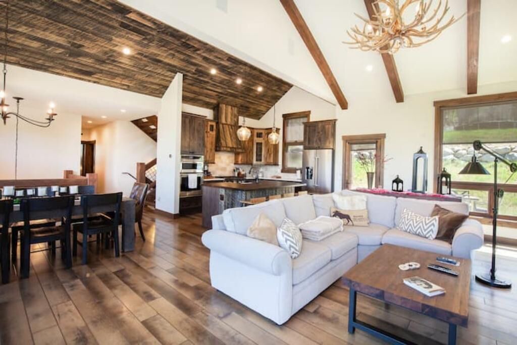 Photo of Livingroom in Forest Hills
