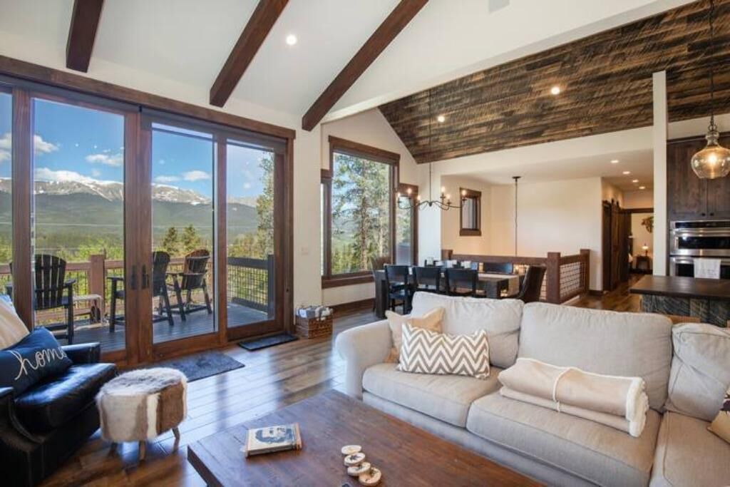 Photo of Livingroom in Forest Hills