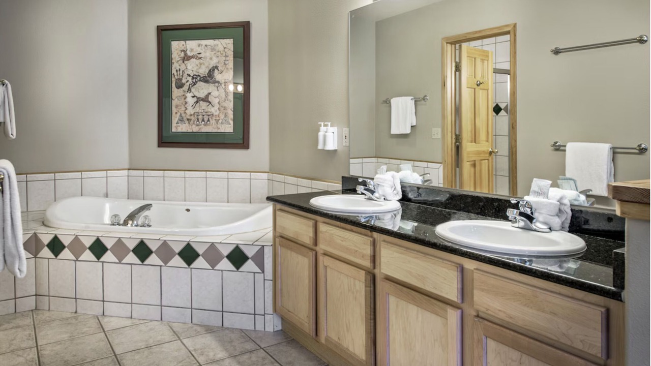 Photo of Bathroom in Four O'Clock