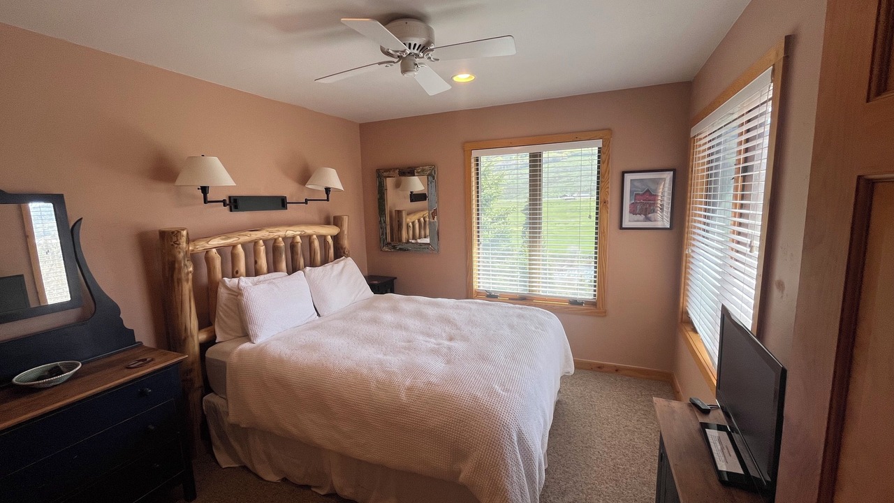 Photo of Bedroom in Crested Butte South