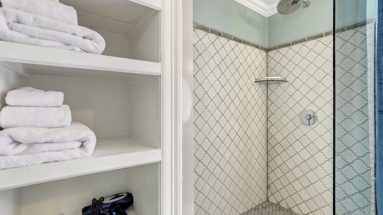 Photo of Bathroom in Pine