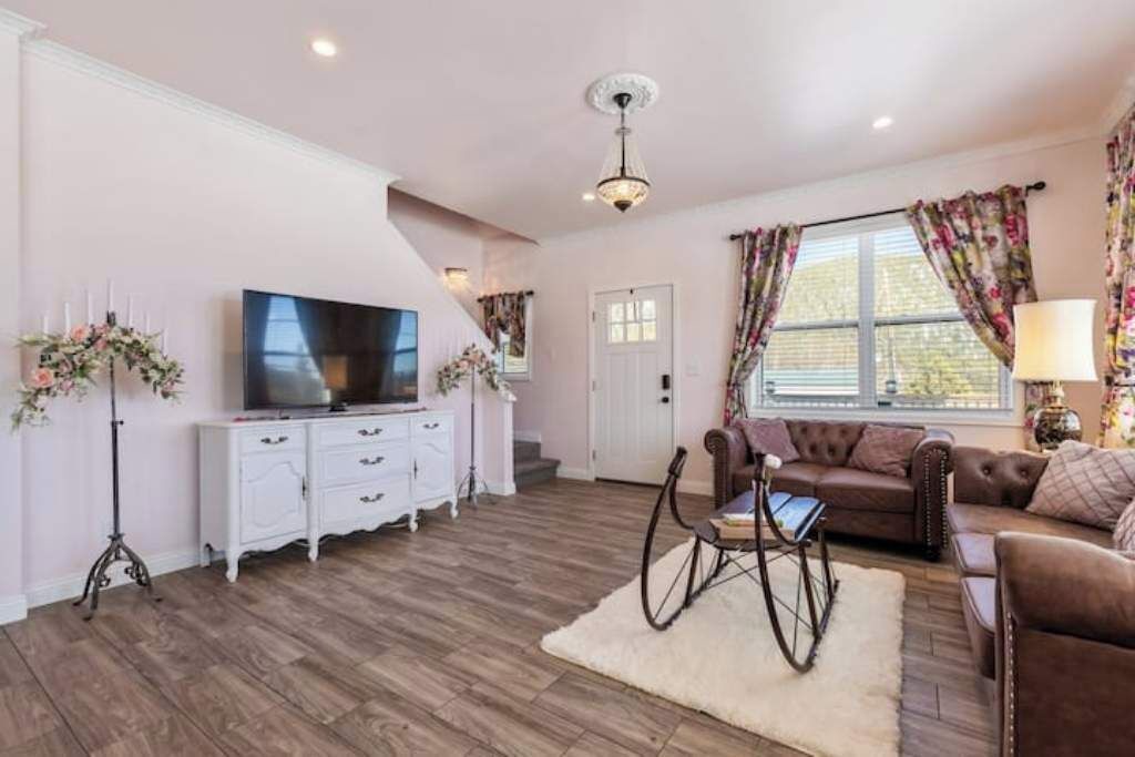 Photo of Livingroom in Saint Mary's