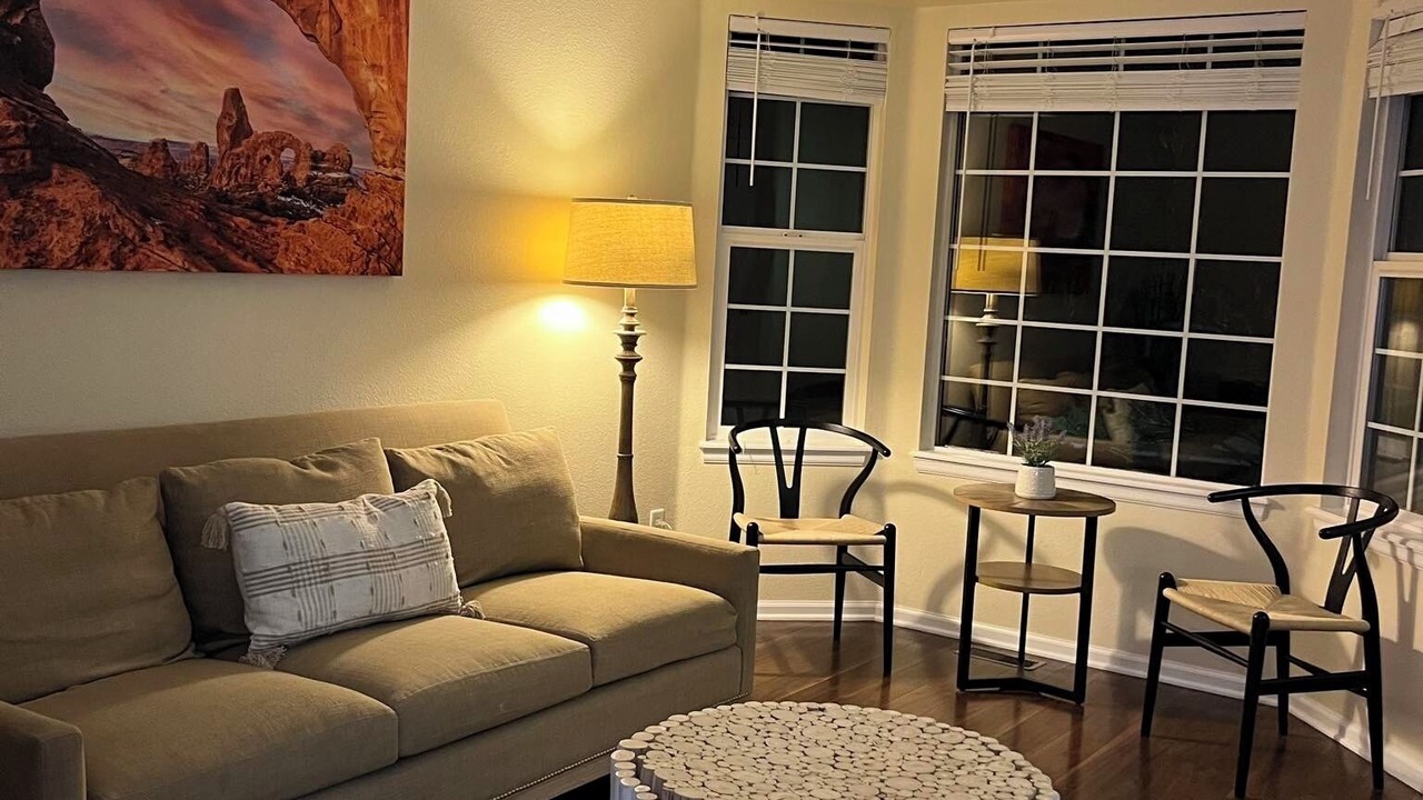 Photo of Livingroom in Aurora