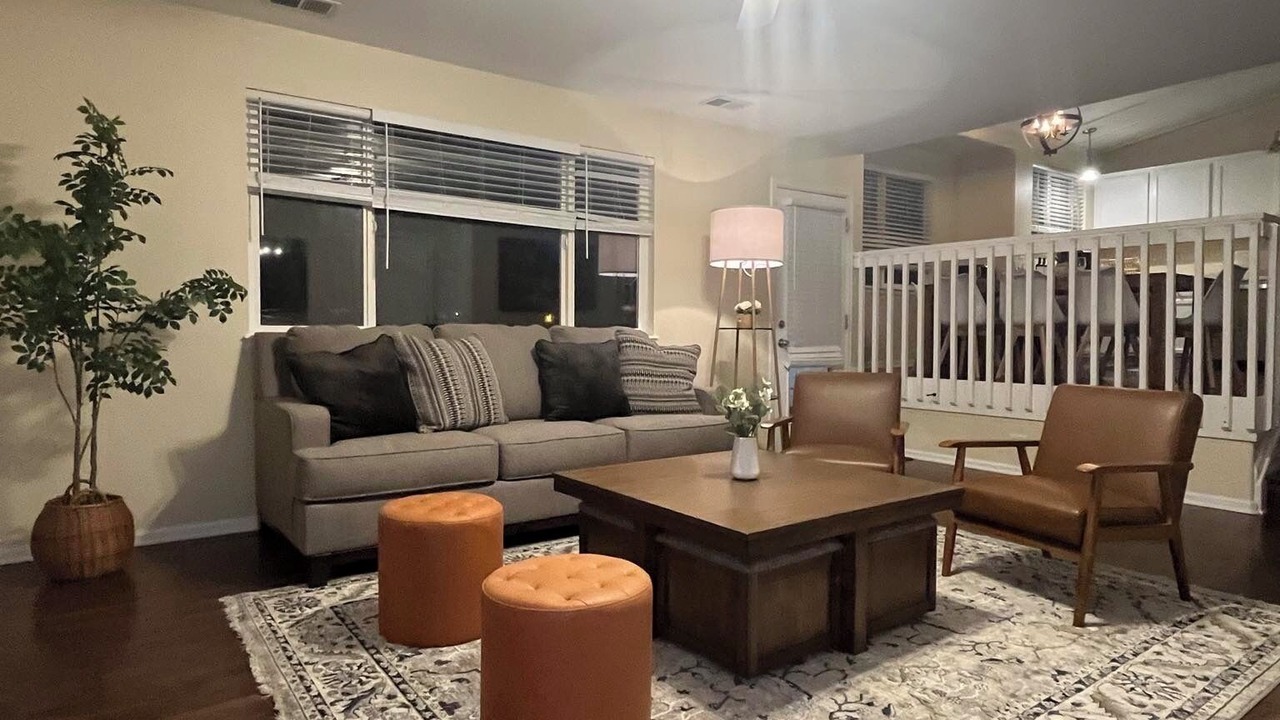 Photo of Livingroom in Aurora