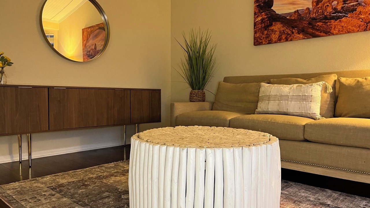 Photo of Livingroom in Aurora