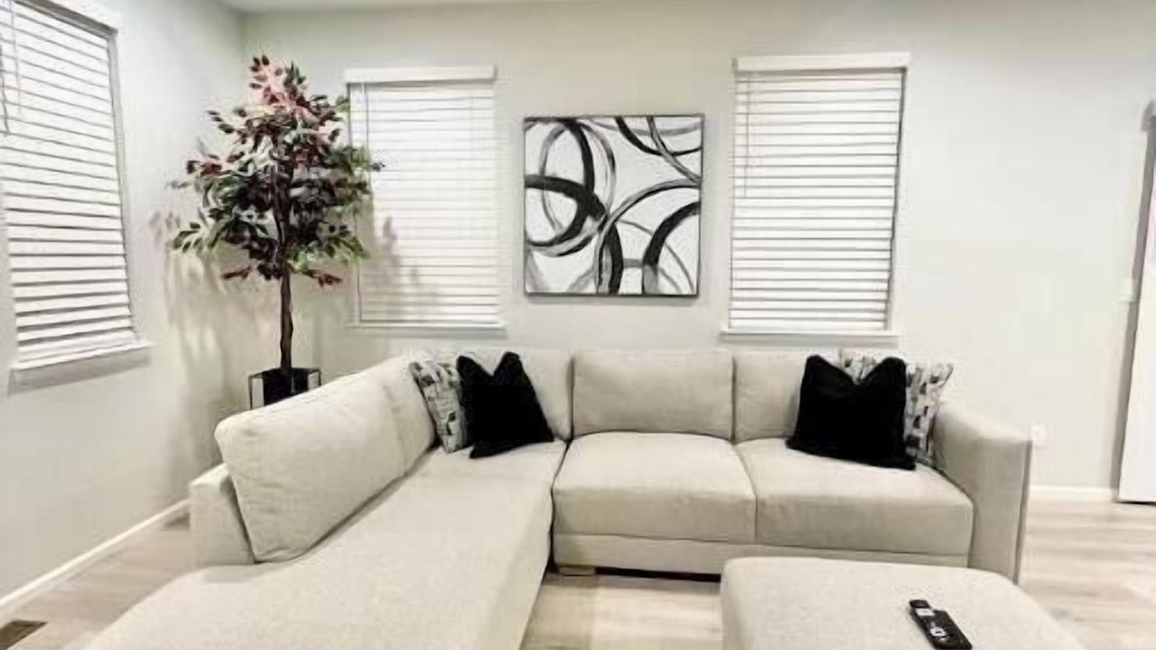 Photo of Livingroom in Dupont