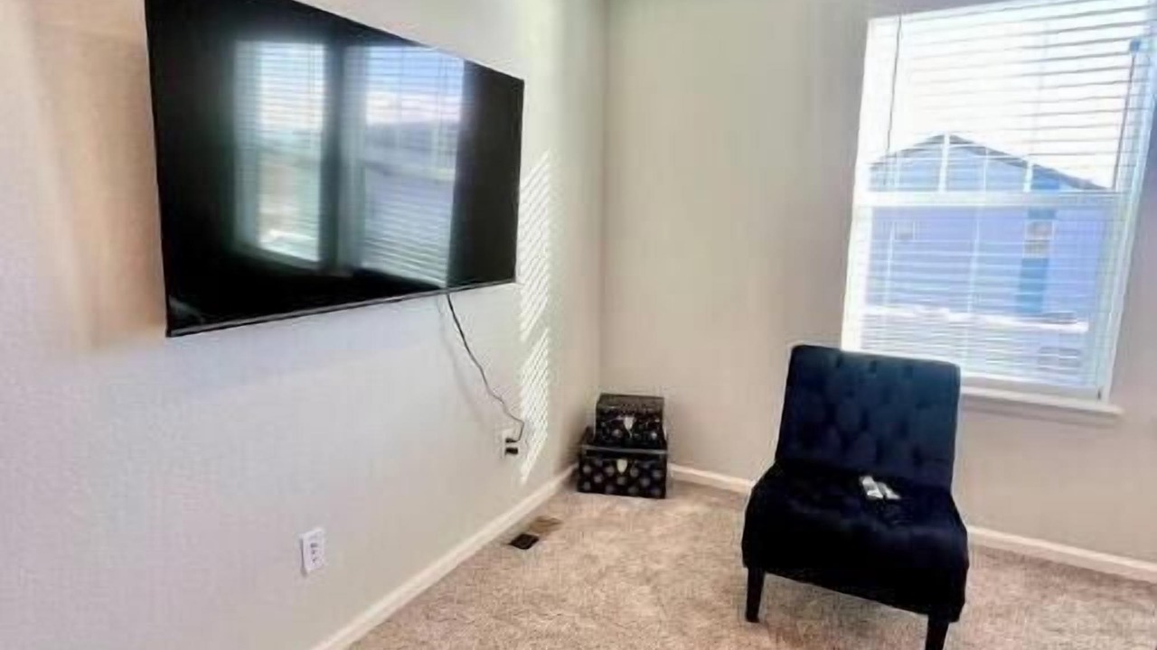 Photo of Livingroom in Dupont