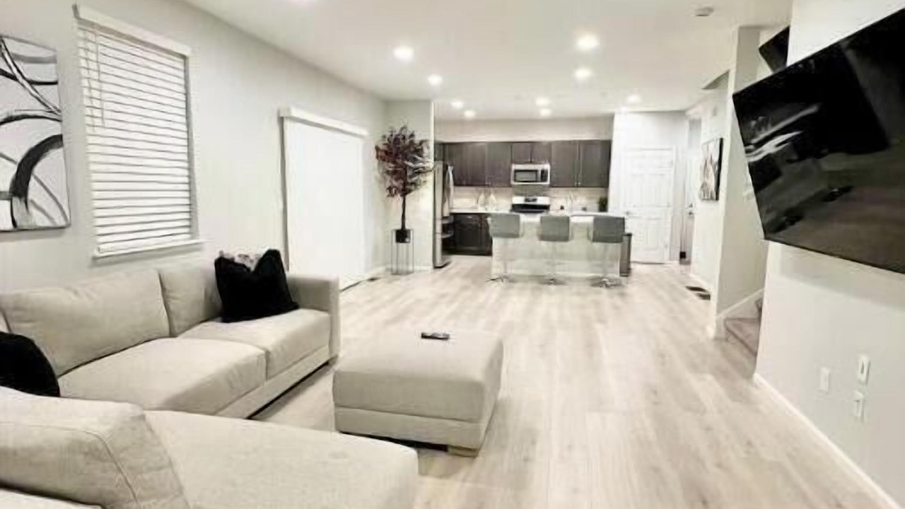 Photo of Livingroom in Dupont