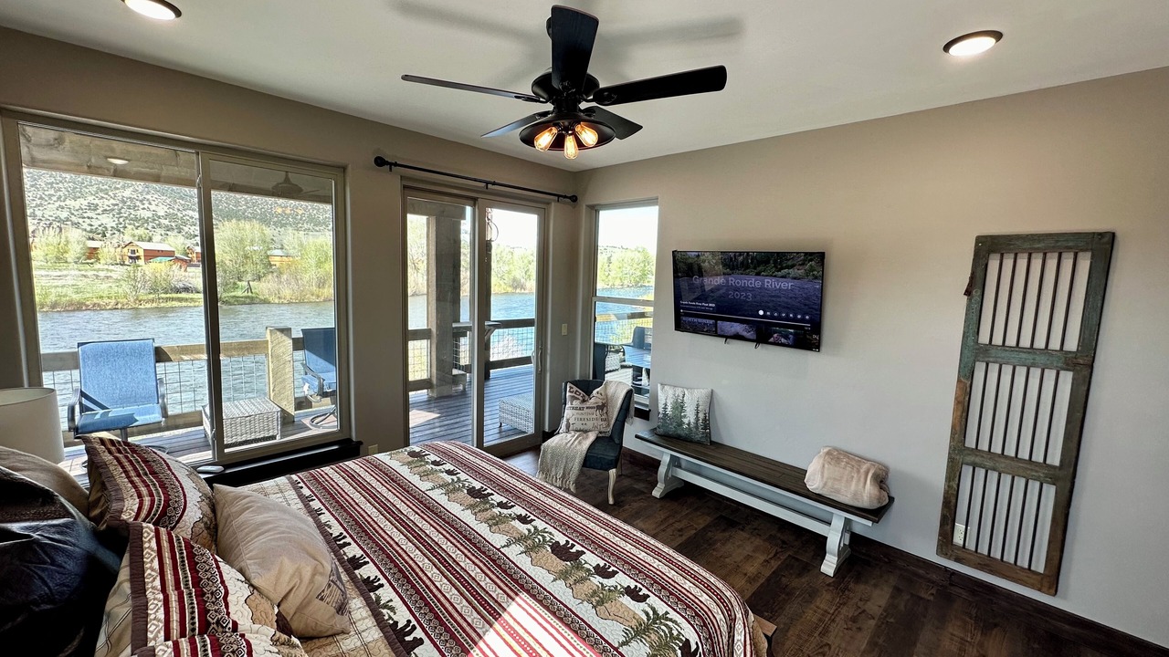 Photo of Bedroom in South Fork