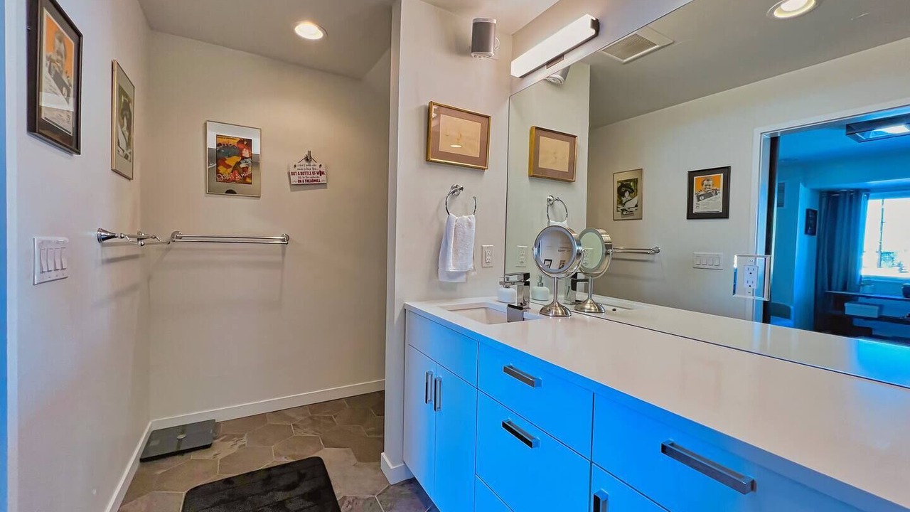 Photo of Bathroom in Villa Park