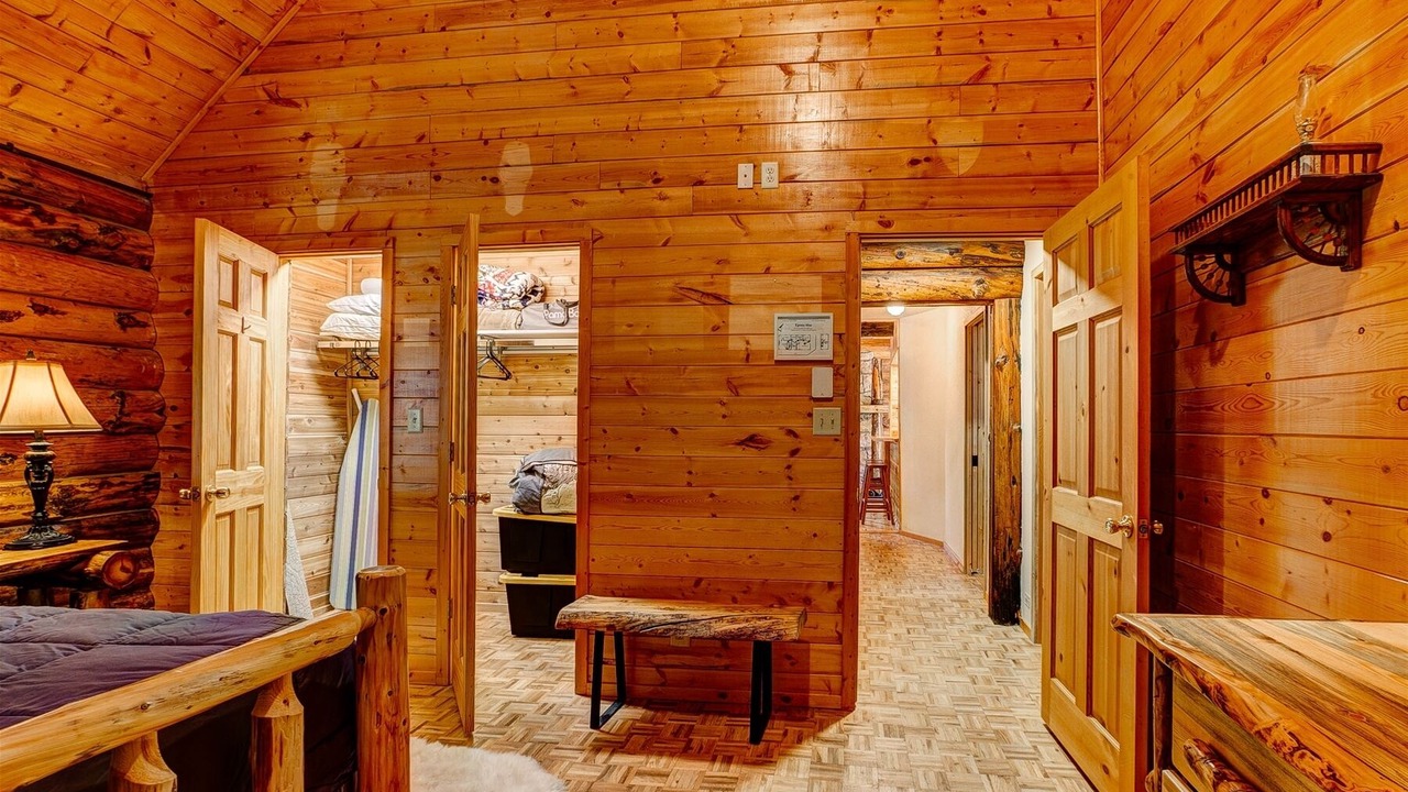 Photo of Bedroom in Drake